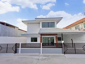 ขายทาวน์เฮ้าส์/ทาวน์โฮม  เอกกวิน เลียบคลอง 2 หน้ากว้าง รีโนเวทใหม่ บางชัน เขต คลองสามวา กรุงเทพ CX-152047